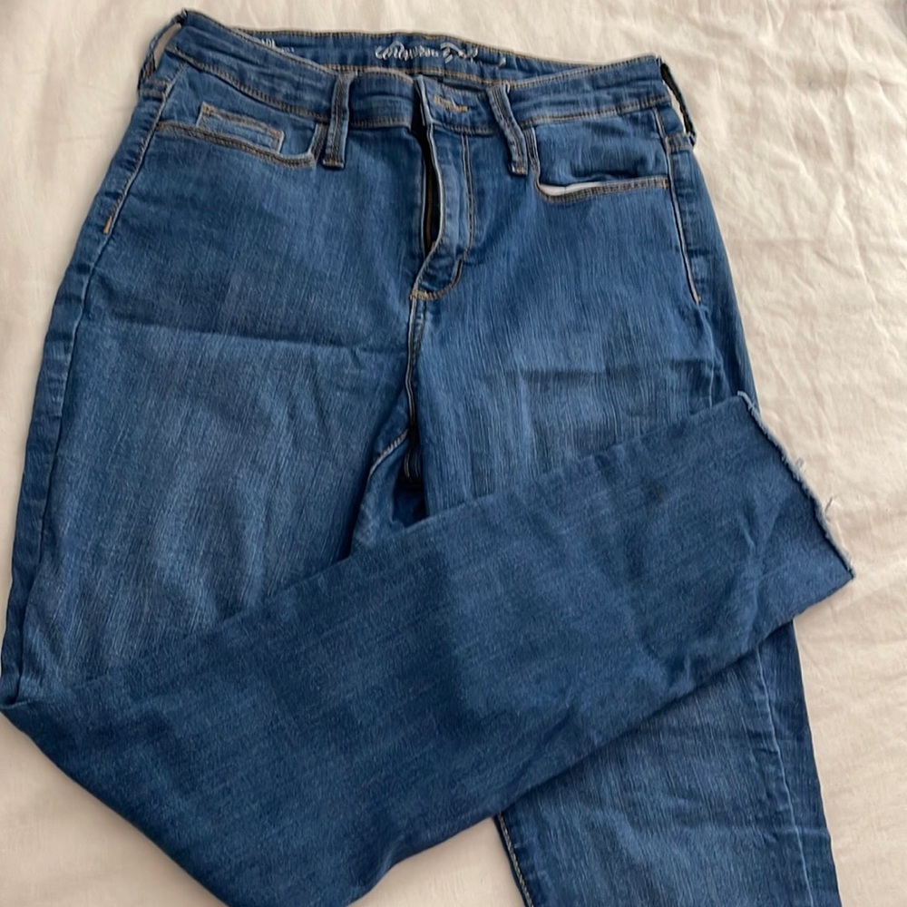 Medium wash skinny jeans